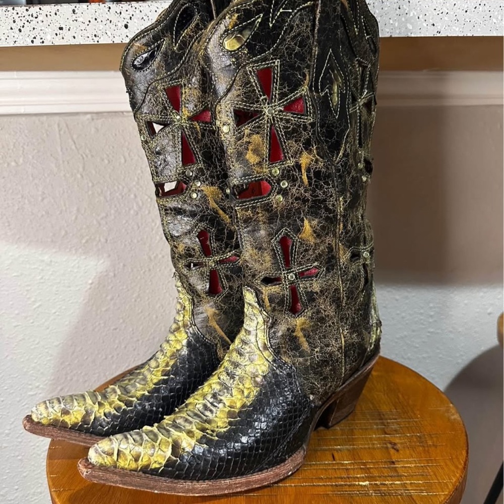 Western Cowboy Boots with Red Accents